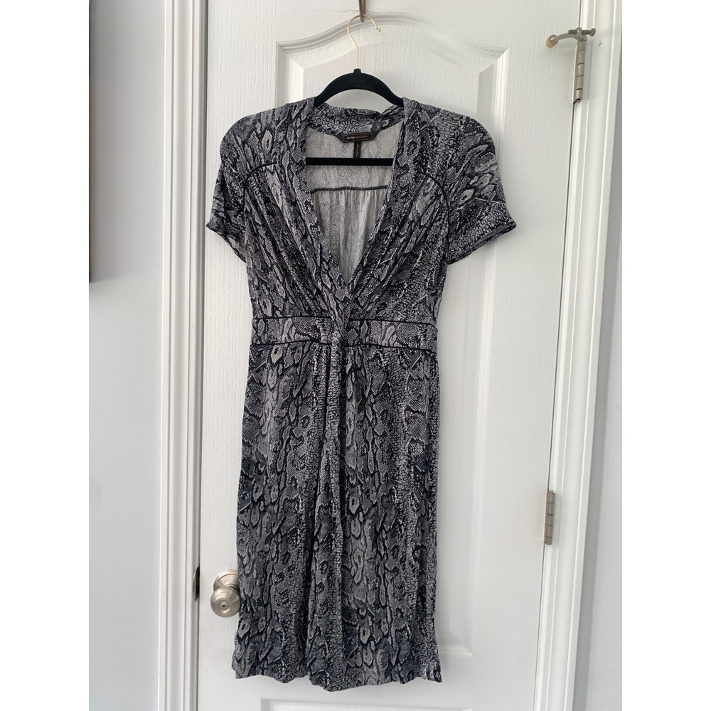 BCBGMAXAZRIA Grey Snakeskin Print V-Neck Cinched Waist Sheath Dress XS